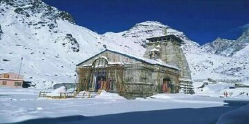 ୨୦ ଘଣ୍ଟା ଧରି କେଦାରନାଥରେ ଲାଗି ରହିଛି ତୁଷାରପାତ, ଏପ୍ରିଲ ୨୨ରେ ଖୋଲିବ ଦ୍ବାର