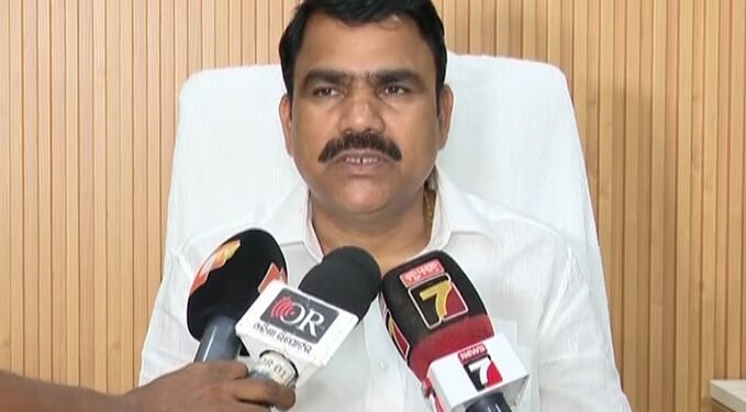 ଜିଲ୍ଳାପାଳଙ୍କ ରିପୋର୍ଟ ଆଧାରରେ ନିଆଯିବ ଖରାଛୁଟି ନିଷ୍ପତ୍ତି: ବିଦ୍ୟାଳୟ ଓ ଗଣଶିକ୍ଷା ମନ୍ତ୍ରୀ