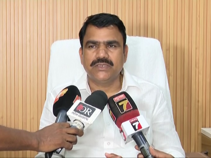 ଜିଲ୍ଳାପାଳଙ୍କ ରିପୋର୍ଟ ଆଧାରରେ ନିଆଯିବ ଖରାଛୁଟି ନିଷ୍ପତ୍ତି: ବିଦ୍ୟାଳୟ ଓ ଗଣଶିକ୍ଷା ମନ୍ତ୍ରୀ