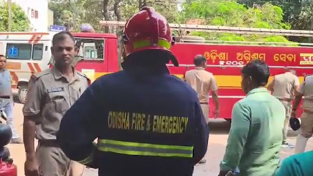 ଏସସିବି ଟ୍ରମା ଆଇସିୟୁରେ ଅଗ୍ନିକାଣ୍ଡ ଘଟଣା : ମେଡିକାଲରେ ପହିଞ୍ଚିଲେ ୬ ଜଣିଆ କେନ୍ଦ୍ରୀୟ ତଦନ୍ତକାରୀ ଟିମ୍