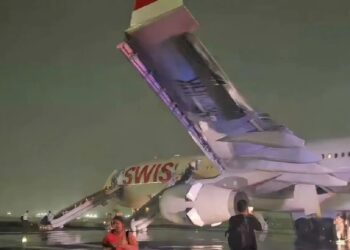 ଦିଲ୍ଲୀ ଏୟାରପୋର୍ଟରେ ଉଡ଼ାଣ ଭରୁଥିବା ବେଳେ ବିମାନ ଇଂଜିନରେ ଲାଗିଲା ନିଆଁ, ଭିତରେ ଥିଲେ ୨୨୮ ଯାତ୍ରୀ