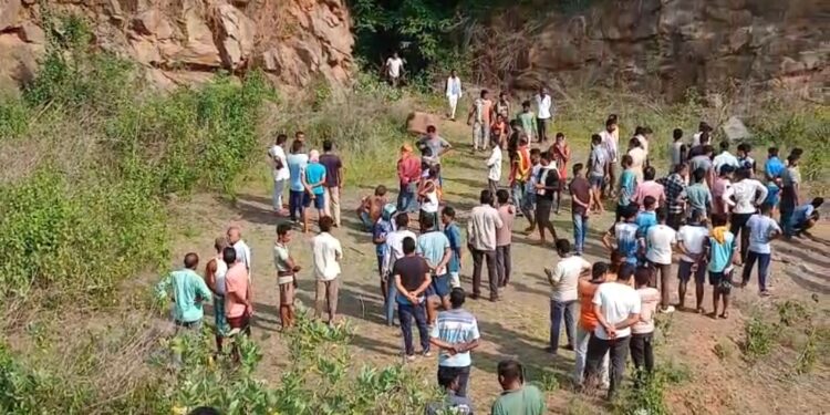 ଖଣିରୁ ଯୁବକଙ୍କ ମୃତଦେହ ଉଦ୍ଧାର, ଦୁଇ ଜଣଙ୍କୁ ଅଟକ ରଖି ତଦନ୍ତ