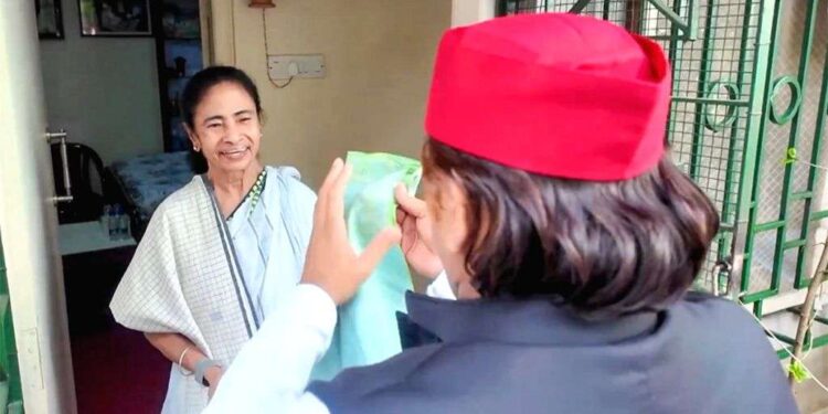 ବେଙ୍ଗଲରେ ପରାଜୟ ପରେ ମମତାଙ୍କୁ ଭେଟିଲେ ଅଖିଳେଶ, ବଢାଇଲେ ମନୋବଳ