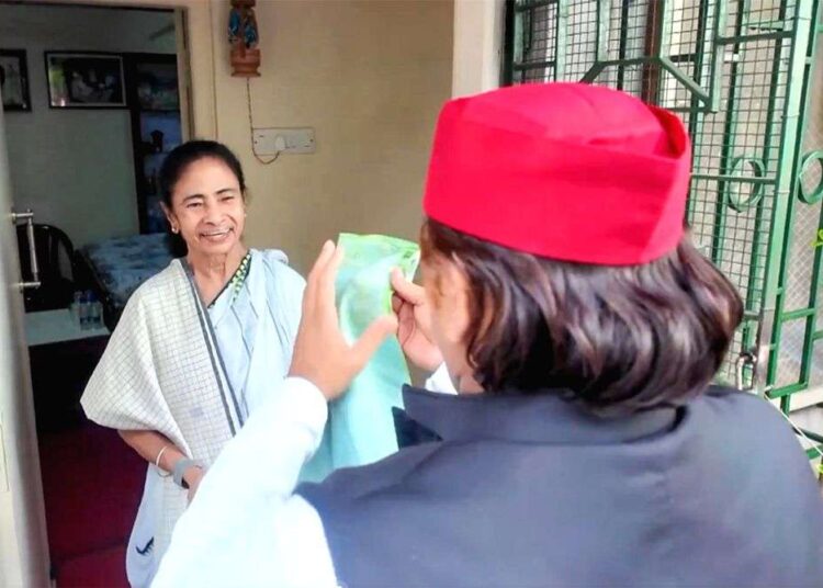 ବେଙ୍ଗଲରେ ପରାଜୟ ପରେ ମମତାଙ୍କୁ ଭେଟିଲେ ଅଖିଳେଶ, ବଢାଇଲେ ମନୋବଳ