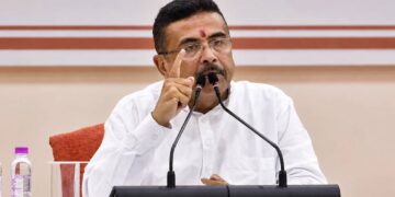 ତୁରନ୍ତ ପଳାଅ…ଜେଲରେ ରଖି ପଇସା କାଇଁ ଖର୍ଚ୍ଚ କରିବୁ, ବାଂଲାଦେଶୀଙ୍କୁ ଶୁଭେନ୍ଦୁଙ୍କ ଚେତାବନୀ