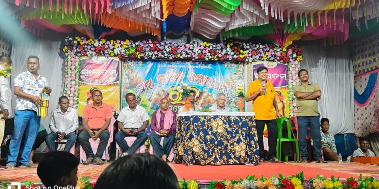 ବଡ଼ଚଣା ଡଗରପଡା ଗ୍ରାମରେ ରଜ ମହୋତ୍ସବ ବେଶ୍ ଆଡମ୍ୱର ସହ ପାଳନ କରାଯାଇଛି