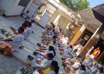 ପତଞ୍ଜଳି ପକ୍ଷରୁ ଭୂକମ୍ପରେ ପ୍ରାଣ ହରାଇଥିବା ବ୍ୟକ୍ତିମାନଙ୍କୁ ଶ୍ରଦ୍ଧାଞ୍ଜଳି ଜଣାଇ ସାମୁହିକ ଯଜ୍ଞ
