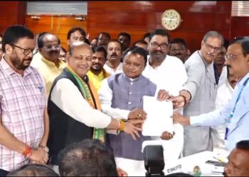ରାଜ୍ୟସଭା ଉପ ନିର୍ବାଚନ ପାଇଁ ନାମାଙ୍କନ ଭରିଲେ ଦେବାଶିଷ, ବିଜେପି ପ୍ରାର୍ଥୀ ଭାବେ ନାମାଙ୍କନ ଦାଖଲ କଲେ