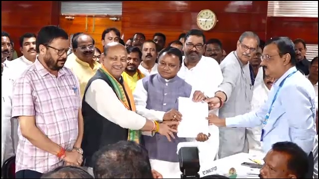 ରାଜ୍ୟସଭା ଉପ ନିର୍ବାଚନ ପାଇଁ ନାମାଙ୍କନ ଭରିଲେ ଦେବାଶିଷ, ବିଜେପି ପ୍ରାର୍ଥୀ ଭାବେ ନାମାଙ୍କନ ଦାଖଲ କଲେ