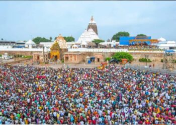 ପ୍ରବଳ ଖରା ଓ ଗୁଳୁଗୁଳି କୁ ଖାତିର ନକରି ବିଶ୍ଵନିୟନ୍ତାଙ୍କୁ ଦର୍ଶନ କଲେ ଲକ୍ଷାଧିକ ଶ୍ରଦ୍ଧାଳୁ