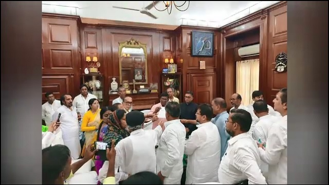 TMCରେ ବିଦ୍ରୋହ, ହାରିବା ପରେ ଘାରିଲା ଭାଙ୍ଗିବା ଭୟ