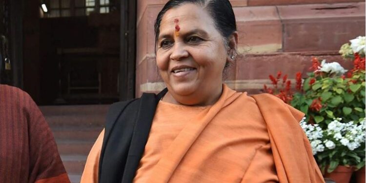 ହରିଦ୍ବାରରୁ ଫେରୁଥିବା ବେଳେ ଅସୁସ୍ଥ ହୋଇପଡ଼ିଲେ ବରିଷ୍ଠ ବିଜେପି ନେତ୍ରୀ ଉମା ଭାରତୀ, ରାସ୍ତାରେ କରାଗଲା ଚିକିତ୍ସା