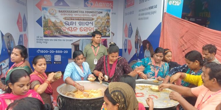 ଶଙ୍ଖକ୍ଷେତ୍ର ଫାଉଣ୍ଡେସନର ବଡ ଦାଣ୍ଡରେ ରନ୍ଧାଖାଦ୍ୟ ପରିବେଷଣ ସେବା