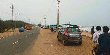 ପୁରୀ କୋଣାର୍କ ରାଜପଥ ରୁ ଜୋର୍ ଜବରଦସ୍ତ ପାର୍କିଂ ଫି ଆଦାୟ ! ସନ୍ଦେହ ଘେରରେ ପୋଲିସ ଭୂମିକା।