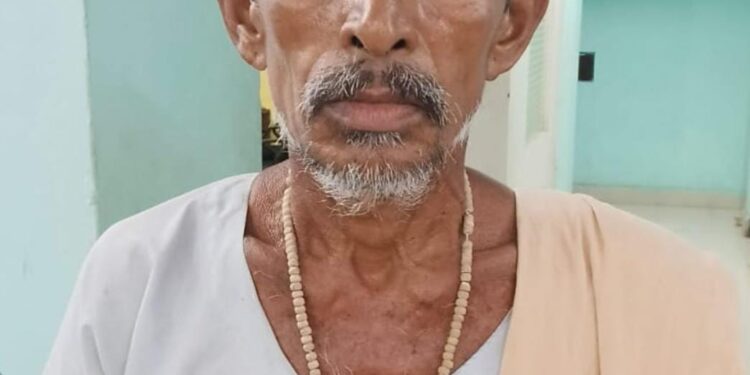 ଗର୍ଭପାତ ଭ୍ରୁଣ ଶୁଦ୍ଧିକ୍ରିୟା ପାଇଁ ଛେଳି ଭୋଜି ଓ ପୀଡ଼ିତା ପରିବାରଙ୍କୁ ଜୋରିମାନା ଦାବି କରି ଅଭିଯୁକ୍ତ ୱାର୍ଡ ମେମ୍ବର ସହିତ କଙ୍ଗାରୁ କୋର୍ଟ ସଭାପତି ଗିରଫ