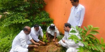 ଉମରକୋଟରେ ନିଆରା ଜନ୍ମଦିନ ପାଳନ : ଚତୁର୍ଥ ଶ୍ରେଣୀ ଛାତ୍ରୀ ସୃତିଜା ସୁବୁଦ୍ଧିଙ୍କ ଦ୍ୱାରା ବିଦ୍ୟାଳୟକୁ ପୁସ୍ତକାଳୟ ଉପହାର