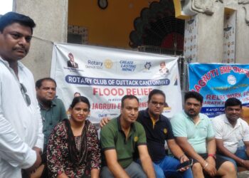 ରୋଟାରୀ କ୍ଲବ କଟକ କ୍ୟାଣ୍ଟନମେଣ୍ଟ ତରଫରୁ ରିଲିଫ ବଣ୍ଟନ