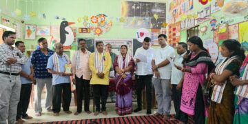 ବଜ୍ରକୋଟ ବିଦ୍ୟାଳୟରେ ସ୍ଥାନାନ୍ତରିତ ଶିକ୍ଷକଙ୍କୁ ସେବା ସମ୍ବର୍ଦ୍ଧନା, ମେଧାବୀ ଛାତ୍ରୀ ସ୍ୱୟଂ ଶ୍ରୀୟାଙ୍କୁ ମେଧା ସମ୍ବର୍ଦ୍ଧନା