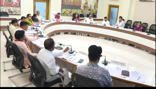 ୭,୪୩୬.୨୨ କୋଟିର ପ୍ୟାକେଜ୍ କୁ ରାଜ୍ୟ କ୍ୟାବିନେଟର ମଞ୍ଜୁରି, ଜନଜାତି, ଚାଷୀ ଓ ସହର ବିକାଶକୁ ପ୍ରାଥମିକତା