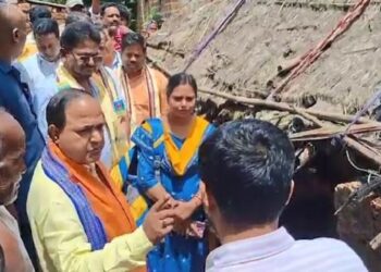 PMAY ତାଲିକାକୁ ନେଇ ତେଜିଲା ବିବାଦ, ଅଧିକାରୀଙ୍କୁ ମନ୍ତ୍ରୀଙ୍କ ତାଗିଦ୍