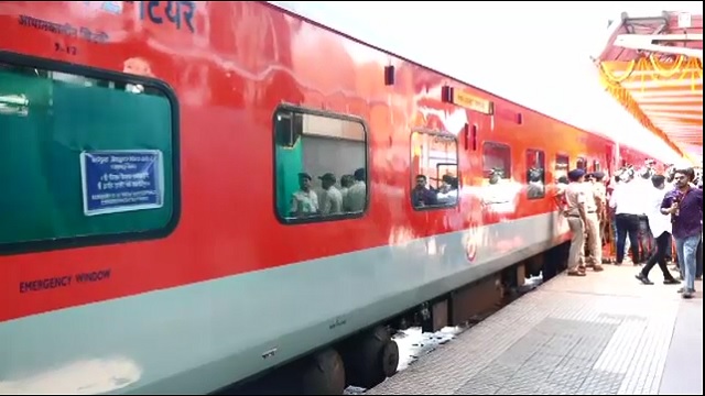 ସ୍ୱତନ୍ତ୍ର ଟ୍ରେନରେ ବ୍ରହ୍ମପୁର ଗସ୍ତରେ ରାଷ୍ଟ୍ରପତି ଦ୍ରୌପଦୀ ମୁର୍ମୁ