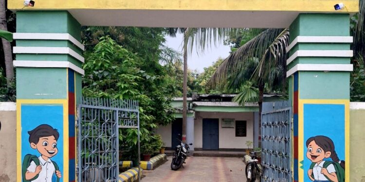 ଷାଠିଏ ଦଶକରେ ପ୍ରତିଷ୍ଠିତ ହାଇସ୍କୁଲରେ ଉଚ୍ଚ ମାଧ୍ୟମିକ ବିଜ୍ଞାନ ଶିକ୍ଷା ପ୍ରଚଳନ ପାଇଁ ଦାବି