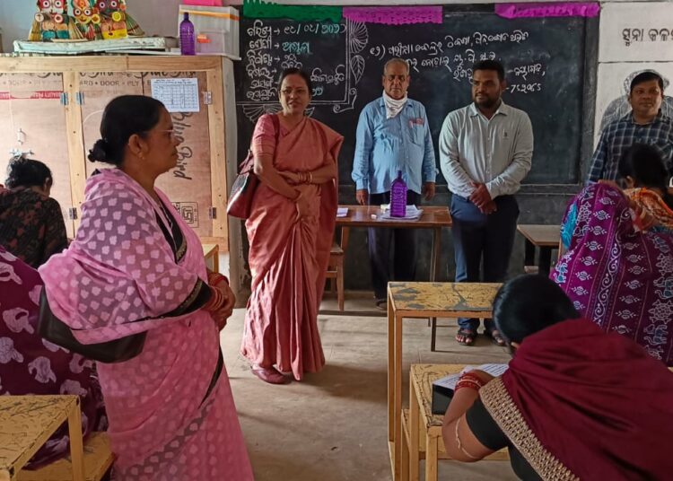 ସାକ୍ଷରତାର ନୂଆ ସକାଳ: ରଣପୁରରେ ଉଲ୍ଲାସ ପରୀକ୍ଷା, ସାମିଲ ହେଲେ ୬ ହଜାର ପରୀକ୍ଷାର୍ଥୀ, ପରୀକ୍ଷାର୍ଥୀଙ୍କ ସହ କଥା ହେଲେ ଅତିରିକ୍ତ ନିର୍ଦ୍ଦେଶିକା