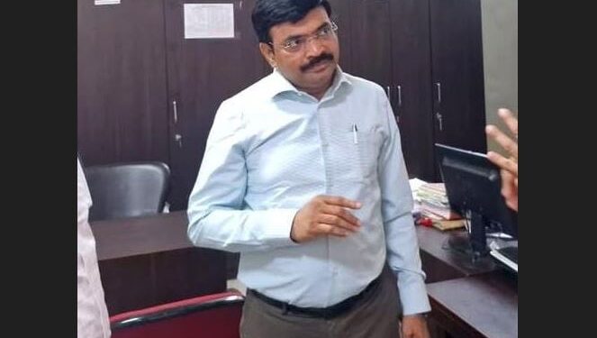 ଗିରଫ ହେଲେ OAS ଅଫିସର ଅରୁଣ ବିଶ୍ବାଳ, ସହକର୍ମୀ ଯୁବତୀଙ୍କ ଘରେ ପଶି ଦୁଷ୍କର୍ମ ଓ ଅତ୍ୟାଚାର ମାମଲାରେ ଗିରଫ