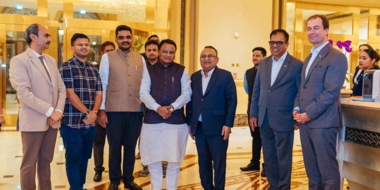 ଆବୁଧାବିରେ ପହଞ୍ଚିଛନ୍ତି ମୁଖ୍ୟମନ୍ତ୍ରୀ, ଆଜିଠୁ ୧୧ ତାରିଖ ପର୍ଯ୍ୟନ୍ତ ୟୁଏଇରେ ଚାଲିବ ନିବେଶକ ସମ୍ମିଳନୀ