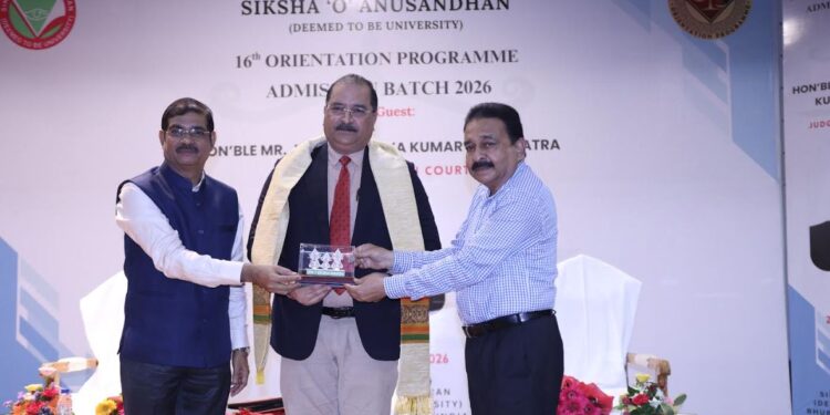 ନ୍ୟାୟରୁ ବଂଚିତଙ୍କ ସ୍ୱର ହୁଅନ୍ତୁ: ଆଇନ ଛାତ୍ରଛାତ୍ରୀଙ୍କୁ ଜଷ୍ଟିସ୍ ମହାପାତ୍ର