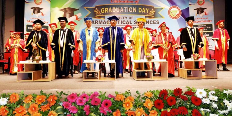ସୋଆର ଫ୍ୟାକଲ୍ଟି ଅଫ୍ ନର୍ସିଂ ଏବଂ ଫାର୍ମାସୀ ଛାତ୍ରଛାତ୍ରୀମାନଙ୍କ ନିମନ୍ତେ ଗ୍ରାଜୁଏସନ୍ କାର୍ଯ୍ୟକ୍ରମ ଆୟୋଜିତ