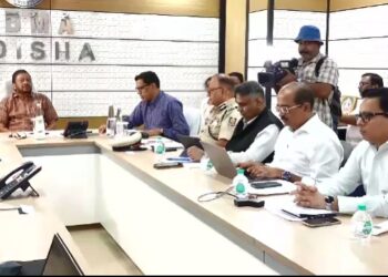 ବାତ୍ୟା ପାଇଁ ଆକ୍ସନ୍ ମୋଡ୍ରେ ରାଜ୍ୟ ସରକାର, ଅଧିକାରୀଙ୍କ ଛୁଟି ବାତିଲ୍