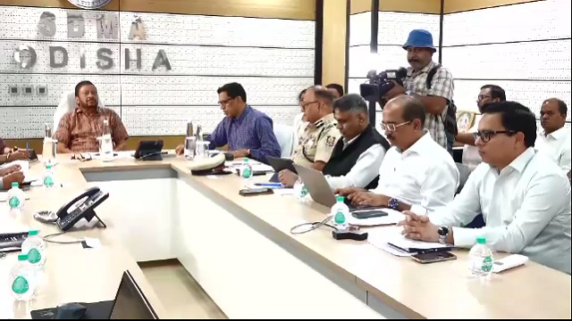 ବାତ୍ୟା ପାଇଁ ଆକ୍ସନ୍ ମୋଡ୍ରେ ରାଜ୍ୟ ସରକାର, ଅଧିକାରୀଙ୍କ ଛୁଟି ବାତିଲ୍