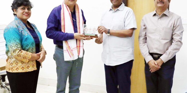 ଆସୋସିଏସନ୍ ଅଫ୍ ଫିଜିସିଆନ୍ସ ଅଫ୍ ଇଣ୍ଡିଆ ପକ୍ଷରୁ ‘ମାଷ୍ଟର ଟିଚର’ ସମ୍ମାନ ନିମନ୍ତେ ସୋଆ ଉପଦେଷ୍ଟା ପ୍ରଫେସର ଲଳିତ କୁମାର ମେହେର ମନୋନୀତ