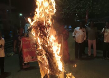 ରଣପୁରରେ ନିର୍ବାଚନ କମିଶନଙ୍କ ଇସ୍ତଫା ଦାବିରେ ବିକ୍ଷୋଭ, ମୁଖ୍ୟ ନିର୍ବାଚନ କମିଶନରଙ୍କ କୁଶପୁତ୍ତଳିକା ଦାହ, SIR ବାତିଲ ପାଇଁ ଦାବି