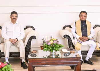 ଲୋକଭବନରେ ରାଜ୍ୟପାଳଙ୍କୁ ଭେଟିଲେ ମୁଖ୍ୟମନ୍ତ୍ରୀ, ମନ୍ତ୍ରିମଣ୍ଡଳ ସମ୍ପ୍ରସାରଣ ନେଇ ବିଭିନ୍ନ ମହଲରେ ଚର୍ଚ୍ଚା